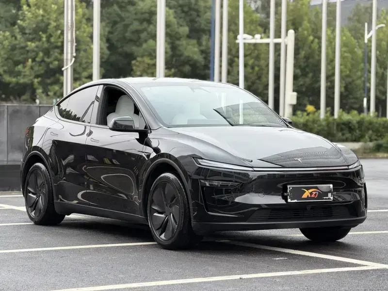 2025 Tesla Model Y с пробегом 22 000 км