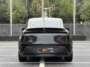 2025 Tesla Model Y с пробегом 22 000 км