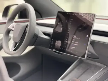 2025 Tesla Model Y с пробегом 22 000 км