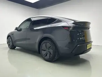 2025 Tesla Model Y с пробегом 20 500 км