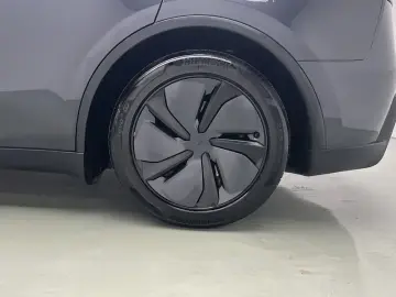 2025 Tesla Model Y с пробегом 20 500 км