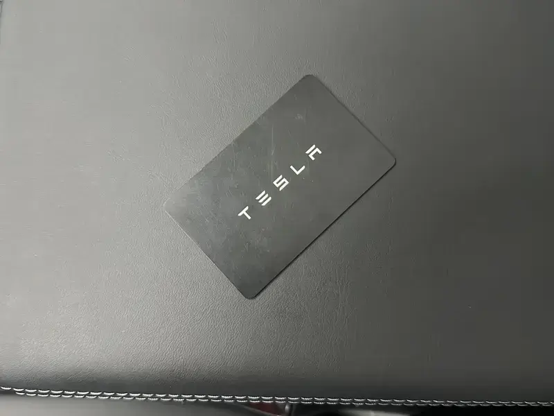 2025 Tesla Model Y с пробегом 20 500 км