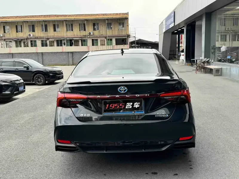 2023 Toyota Avalon с пробегом 31 000 км