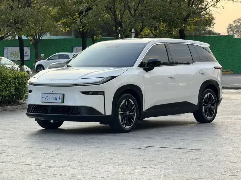 2025 Toyota bZ3X с пробегом 20 000 км