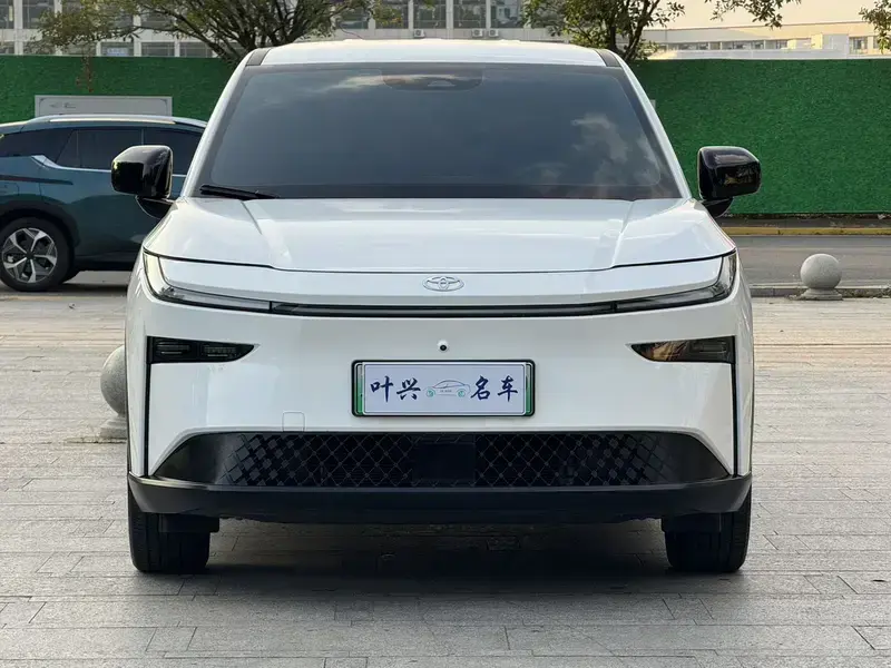 2025 Toyota bZ3X с пробегом 20 000 км