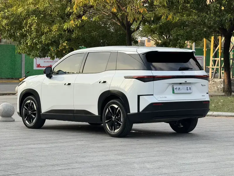 2025 Toyota bZ3X с пробегом 20 000 км