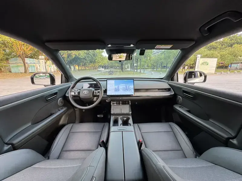2025 Toyota bZ3X с пробегом 20 000 км