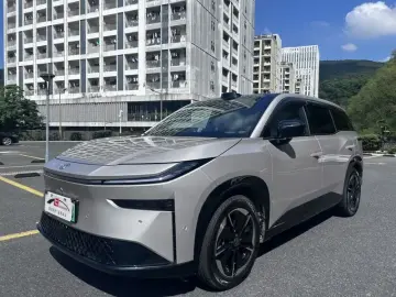 2026 Toyota bZ3X с пробегом 17 000 км