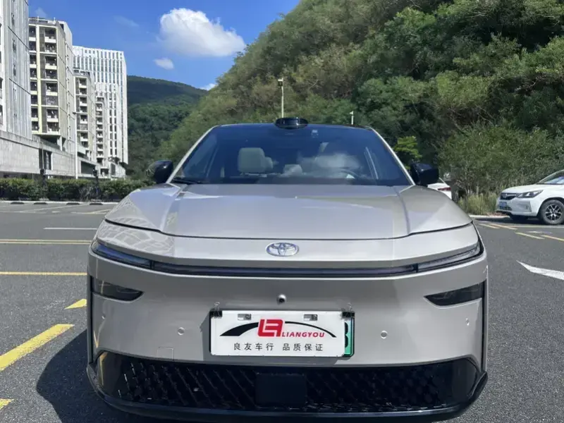 2026 Toyota bZ3X с пробегом 17 000 км