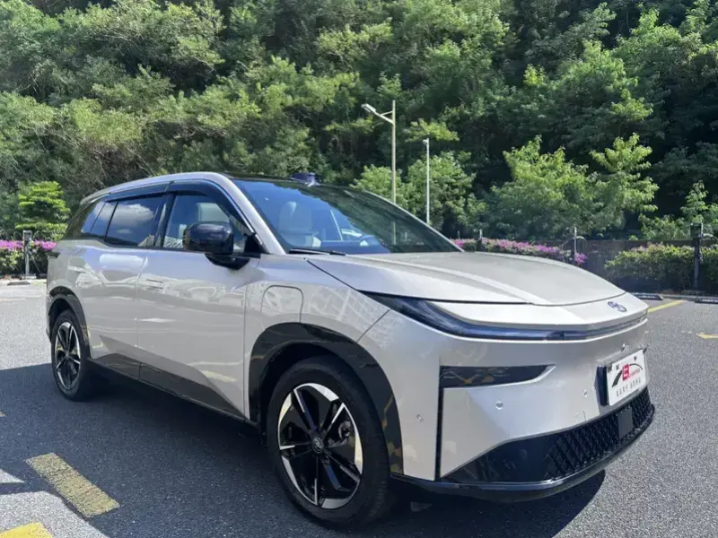 2026 Toyota bZ3X с пробегом 17 000 км