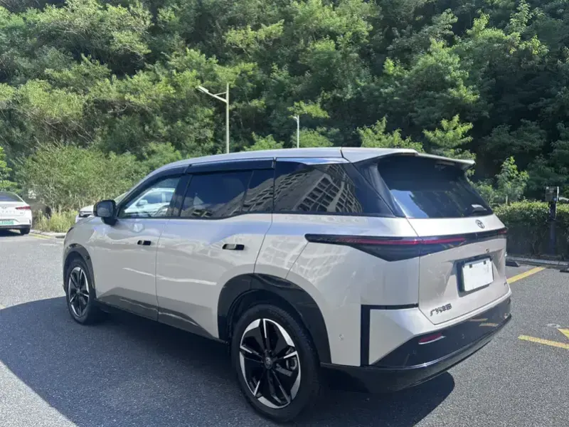 2026 Toyota bZ3X с пробегом 17 000 км