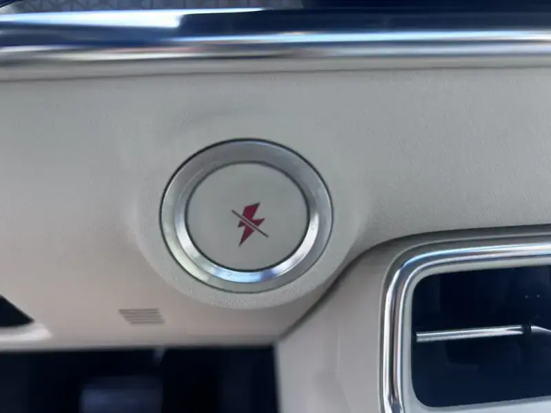 2026 Toyota bZ3X с пробегом 17 000 км