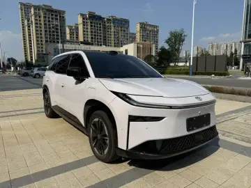 2025 Toyota bZ3X с пробегом 9 000 км