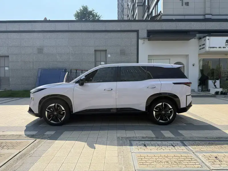 2025 Toyota bZ3X с пробегом 9 000 км