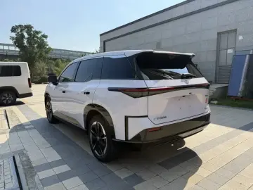 2025 Toyota bZ3X с пробегом 9 000 км