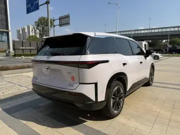 2025 Toyota bZ3X с пробегом 9 000 км