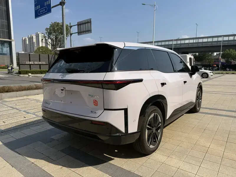 2025 Toyota bZ3X с пробегом 9 000 км