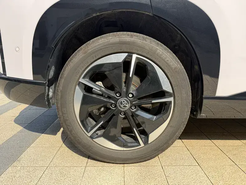 2025 Toyota bZ3X с пробегом 9 000 км