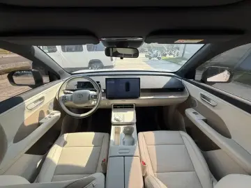 2025 Toyota bZ3X с пробегом 9 000 км