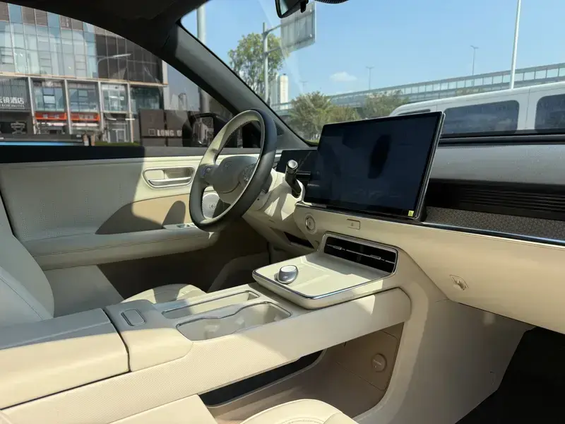 2025 Toyota bZ3X с пробегом 9 000 км