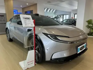 2025 Toyota bZ5 с пробегом 20 000 км