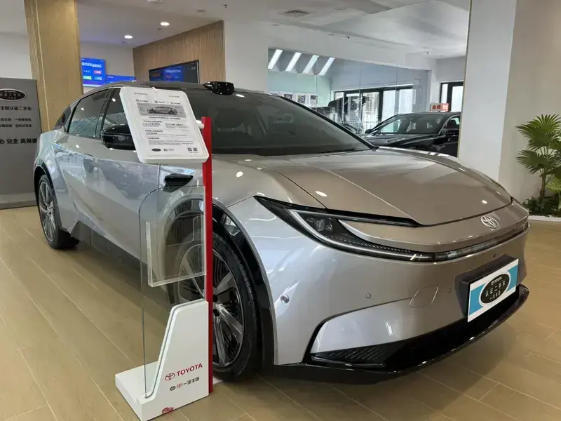 2025 Toyota bZ5 с пробегом 20 000 км