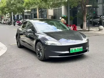 2025 Tesla Model 3 с пробегом 30 000 км