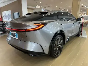 2025 Toyota bZ5 с пробегом 20 000 км