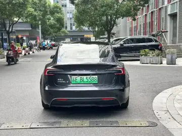 2025 Tesla Model 3 с пробегом 30 000 км