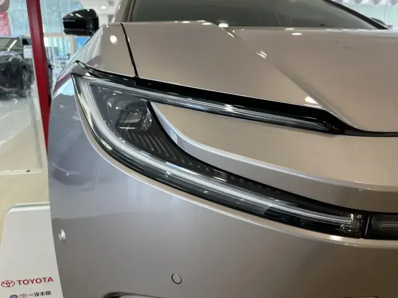 2025 Toyota bZ5 с пробегом 20 000 км