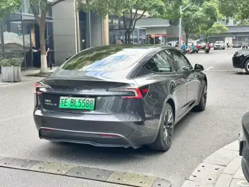 2025 Tesla Model 3 с пробегом 30 000 км