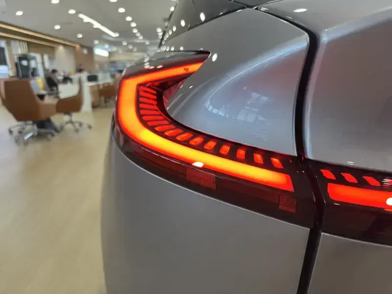 2025 Toyota bZ5 с пробегом 20 000 км