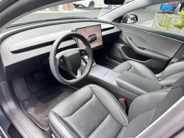 2025 Tesla Model 3 с пробегом 30 000 км