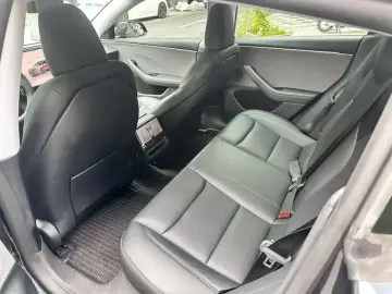 2025 Tesla Model 3 с пробегом 30 000 км