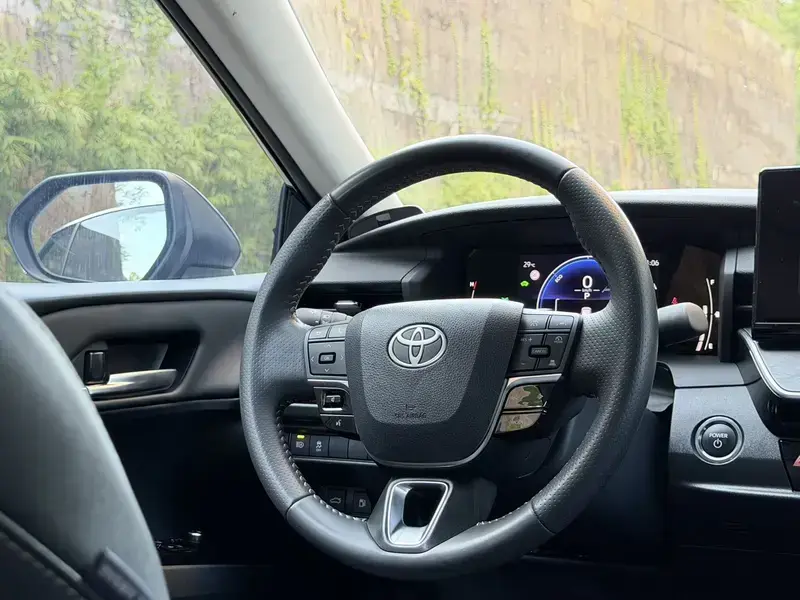 2024 Toyota Camry с пробегом 37 000 км
