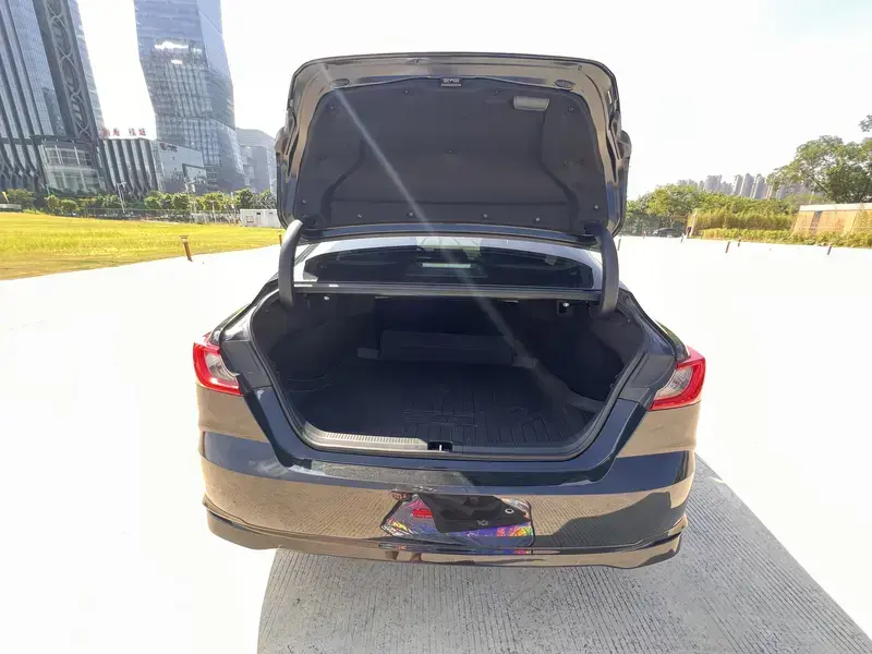 2026 Toyota Camry с пробегом 8 300 км