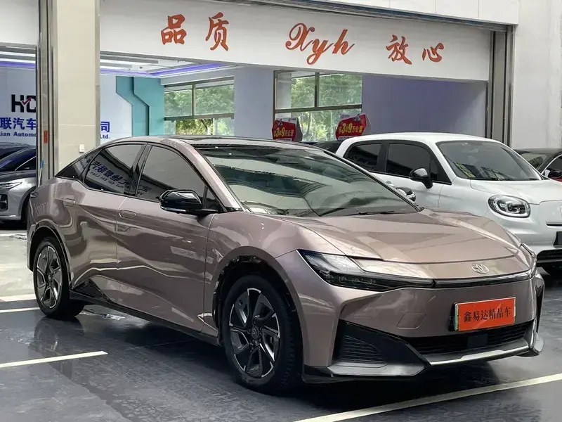 2023 Toyota bZ3 с пробегом 24 000 км