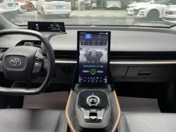 2023 Toyota bZ3 с пробегом 24 000 км