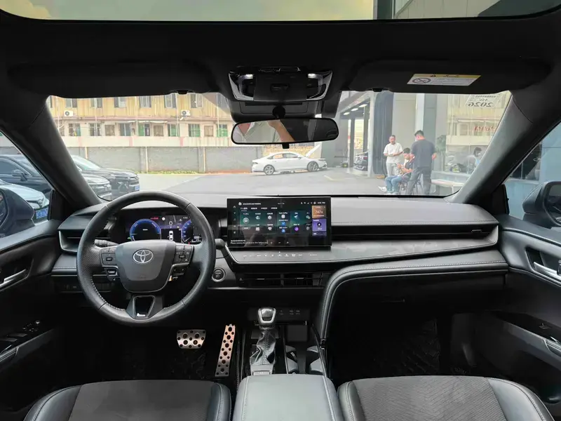 2024 Toyota Camry с пробегом 28 000 км
