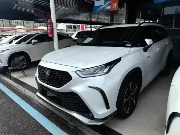 2022 Toyota Crown Kluger с пробегом 60 000 км