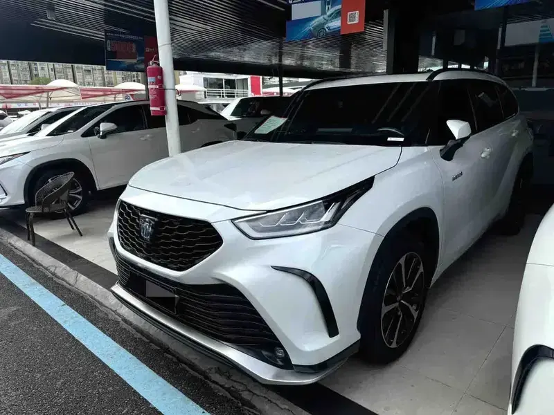 2022 Toyota Crown Kluger с пробегом 60 000 км