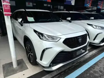 2022 Toyota Crown Kluger с пробегом 60 000 км