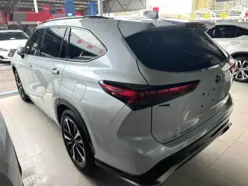 2022 Toyota Crown Kluger с пробегом 60 000 км