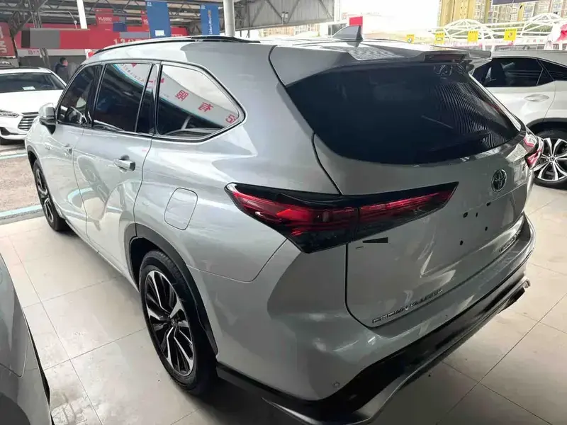 2022 Toyota Crown Kluger с пробегом 60 000 км