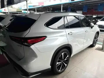 2022 Toyota Crown Kluger с пробегом 60 000 км