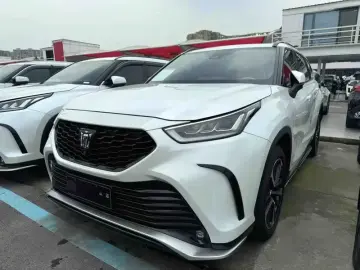 2022 Toyota Crown Kluger с пробегом 30 000 км