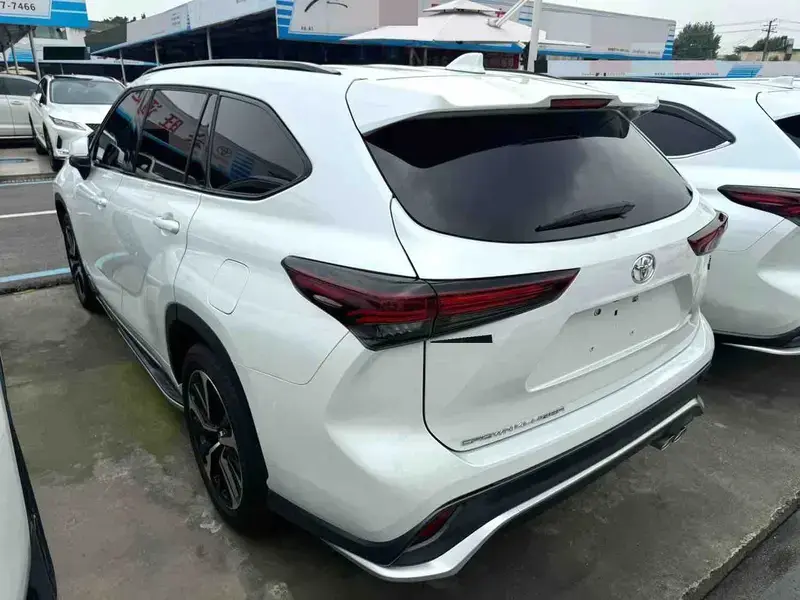 2022 Toyota Crown Kluger с пробегом 30 000 км