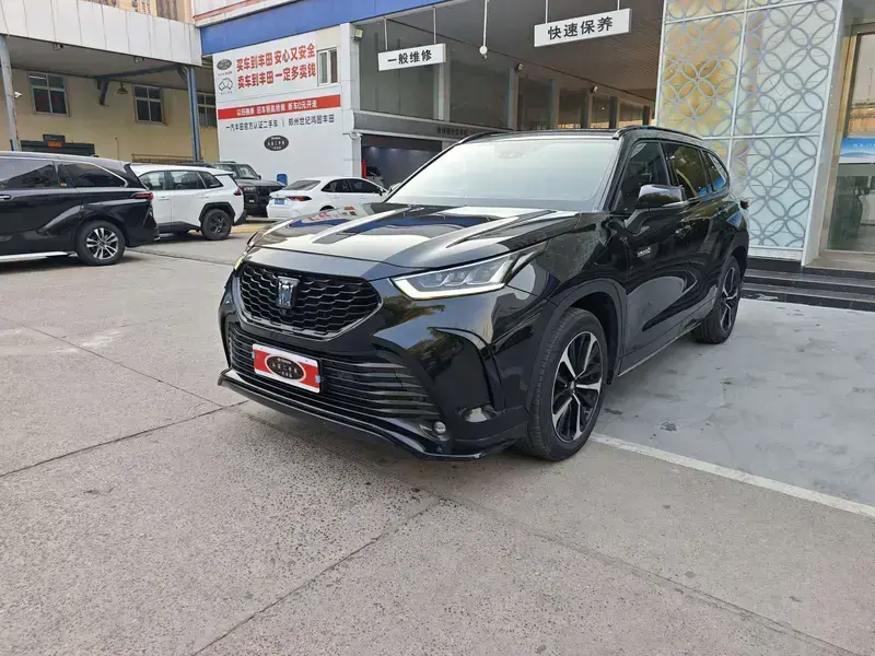 2021 Toyota Crown Kluger с пробегом 40 000 км