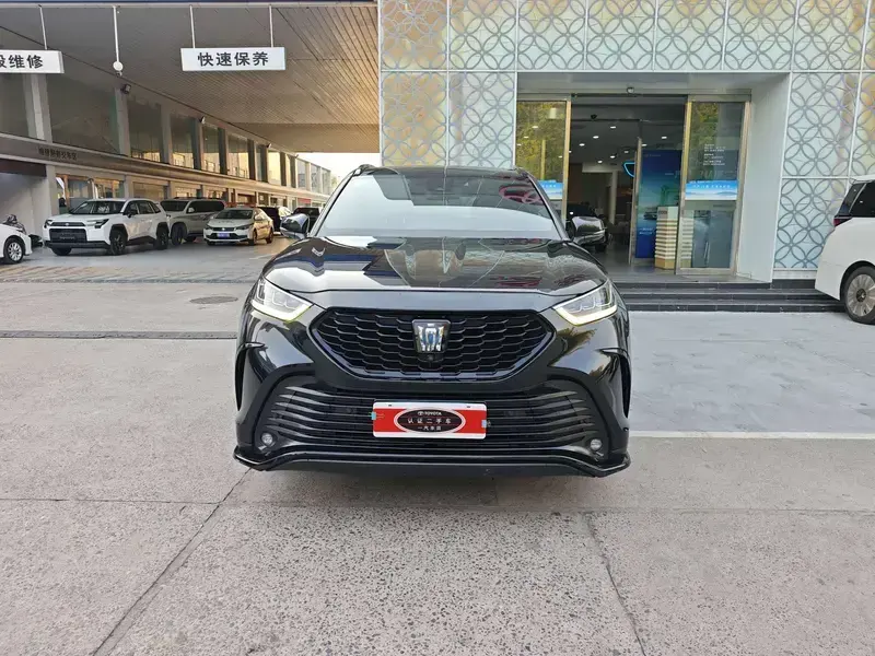 2021 Toyota Crown Kluger с пробегом 40 000 км
