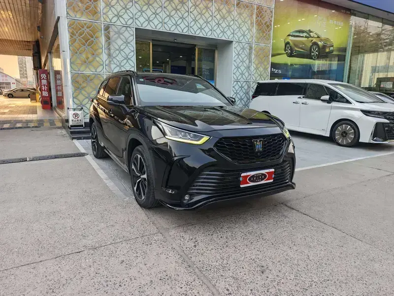 2021 Toyota Crown Kluger с пробегом 40 000 км